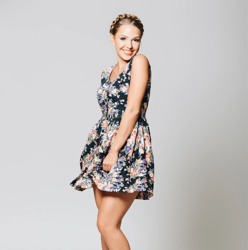 https://abzaseragam.com/wp-content/uploads/revo-woocommerce-theme/theme/images/fashion_category_14.webp